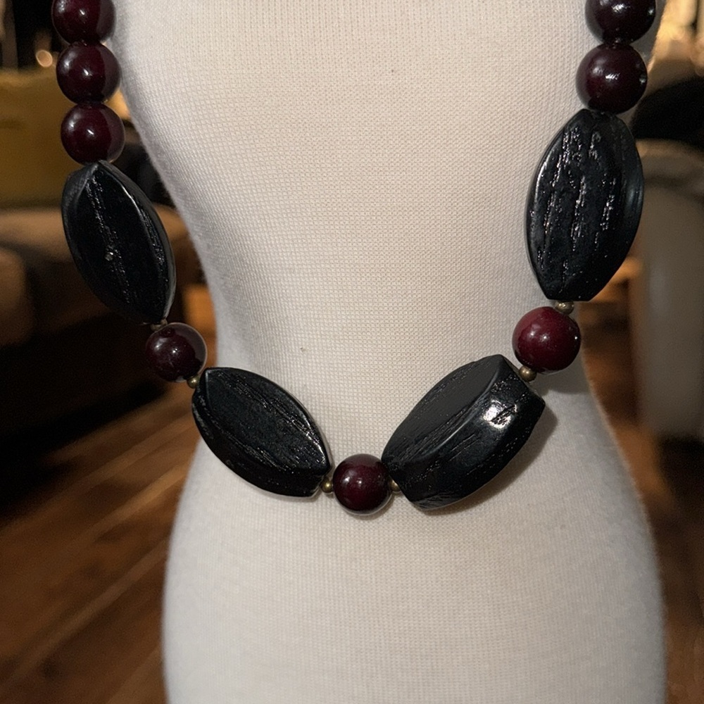 Elegant Black and Burgundy Beaded Necklace - Picture 2 of 3